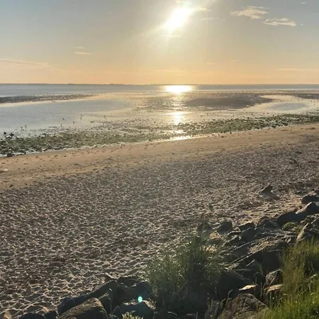 2 Person In V-by Traum