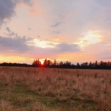 2 Person In V-by Traum *